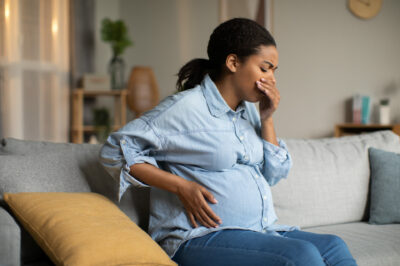 Pregnant-woman-having-morning-sickness