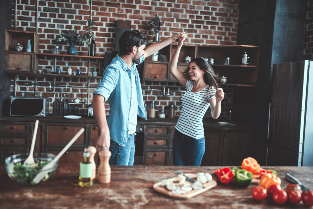 romantic-couple-in-kitchen