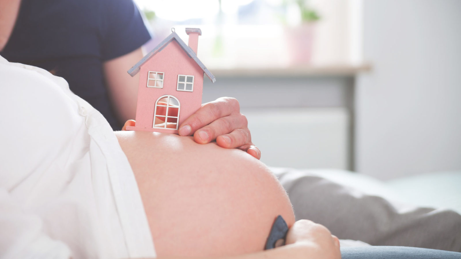 Pregnant-belly-with-small-wooden-house
